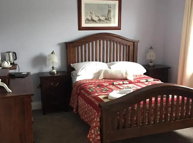 Lyntom House B&B *